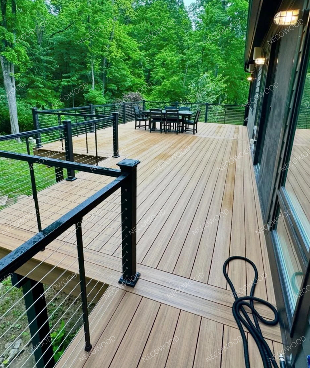 Soluzioni di rivestimento in WPC per ville e giardini: trasformare la vita all'aperto di lusso del Kuwait