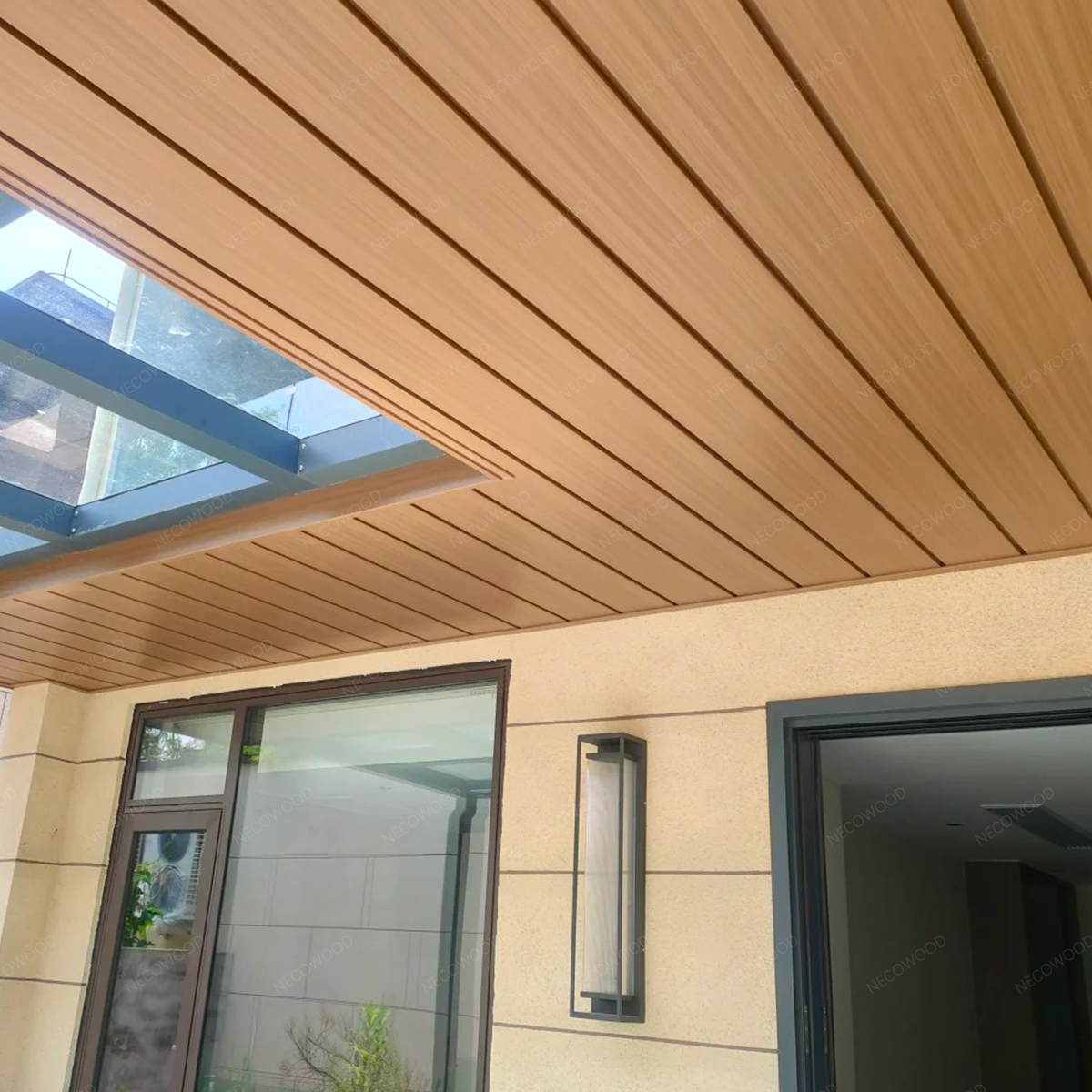 Controsoffitti per esterni Necowood ASA - Casi applicativi del Sud-Est asiatico e del Medio Oriente