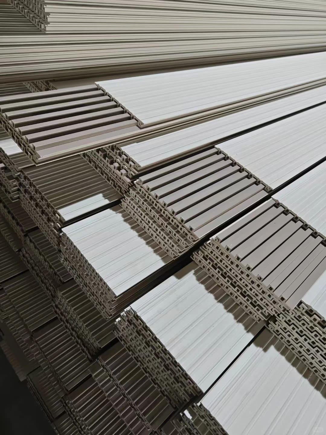 Pannelli a parete in WPC Necowood su misura: colori, trame e dimensioni personalizzati per i progettisti