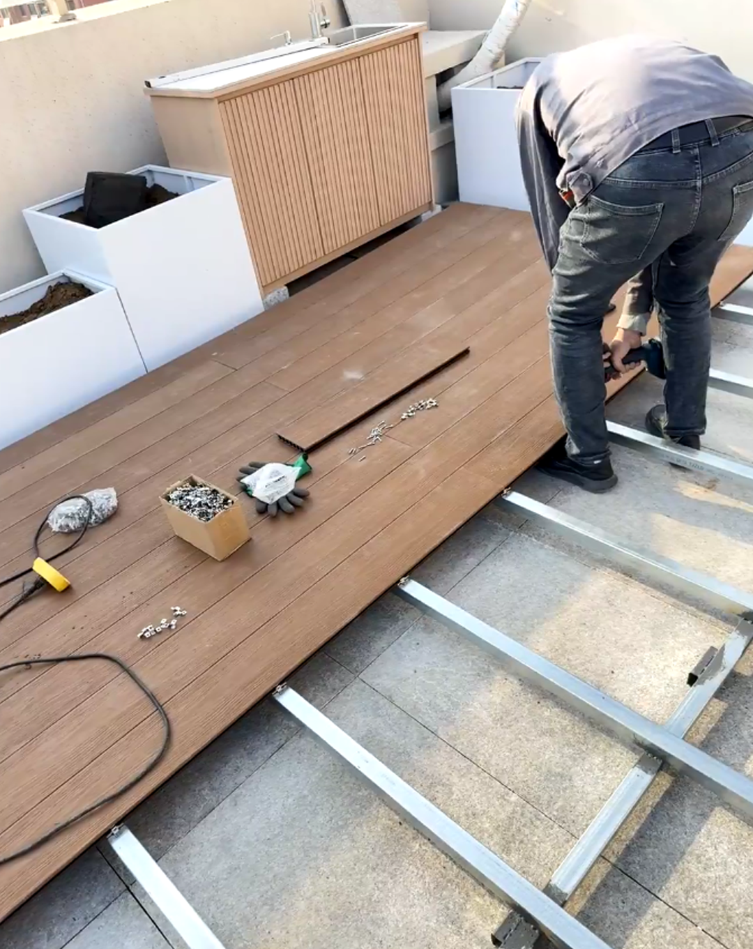 Come installare il decking cavo in WPC