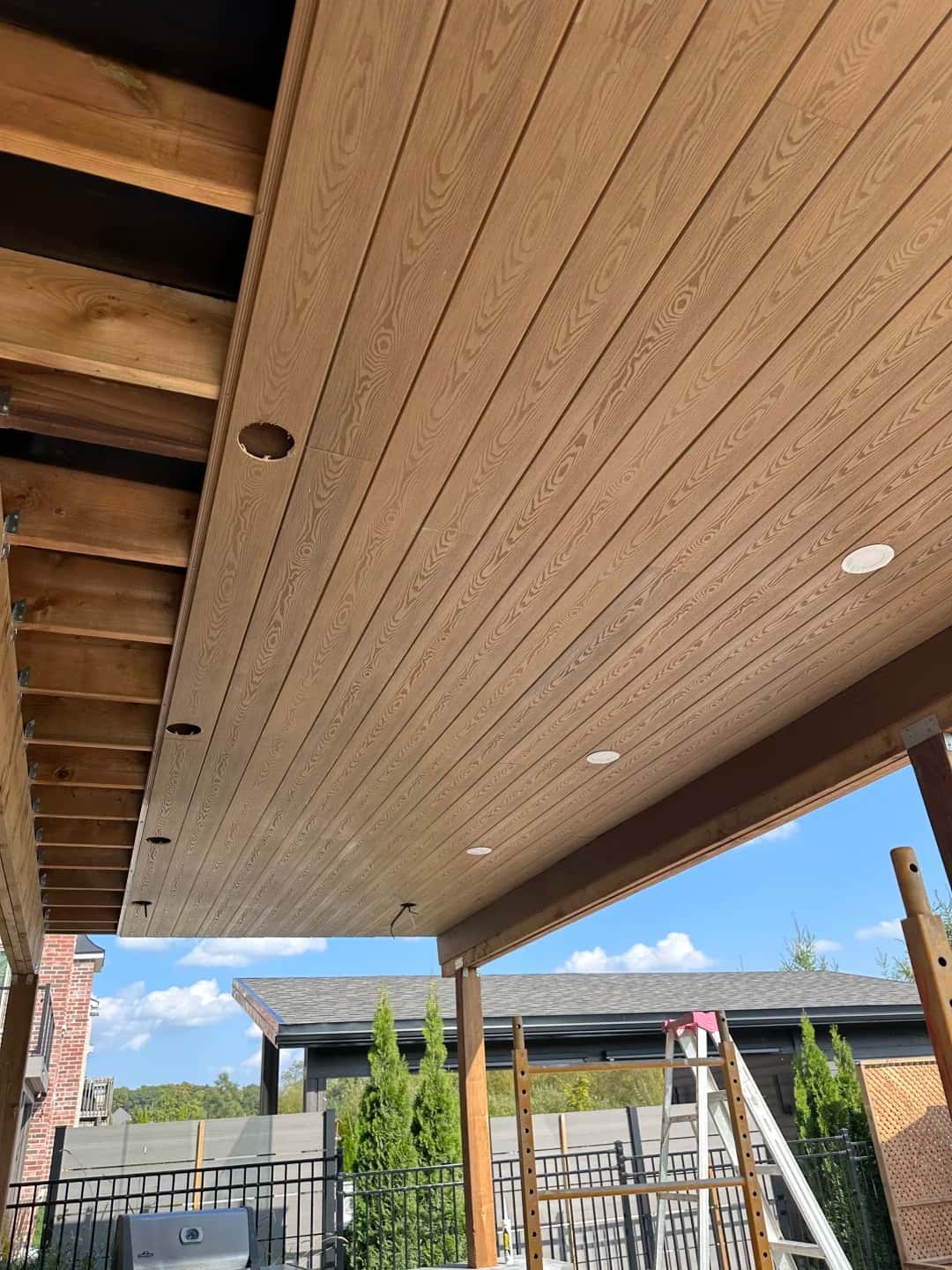 Resistenza al fuoco del decking WPC nel 2026: navigazione tra standard globali e nuove normative